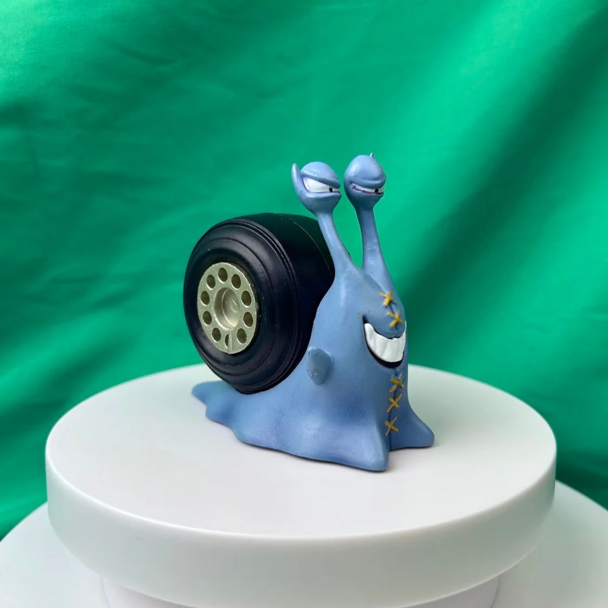 One Piece Transponder Snail Figure
